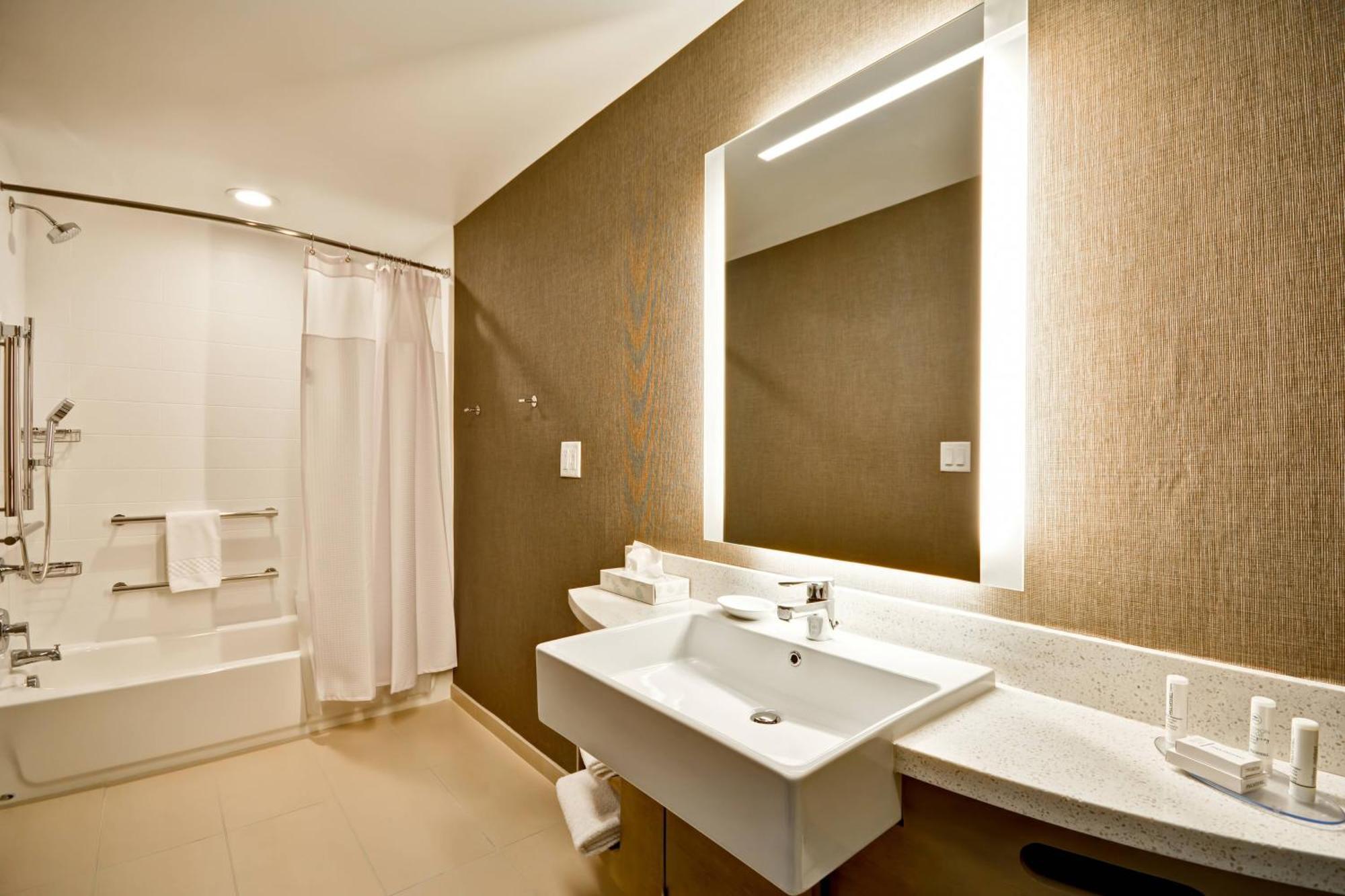 Springhill Suites By Marriott Cincinnati Blue Ash Bagian luar foto
